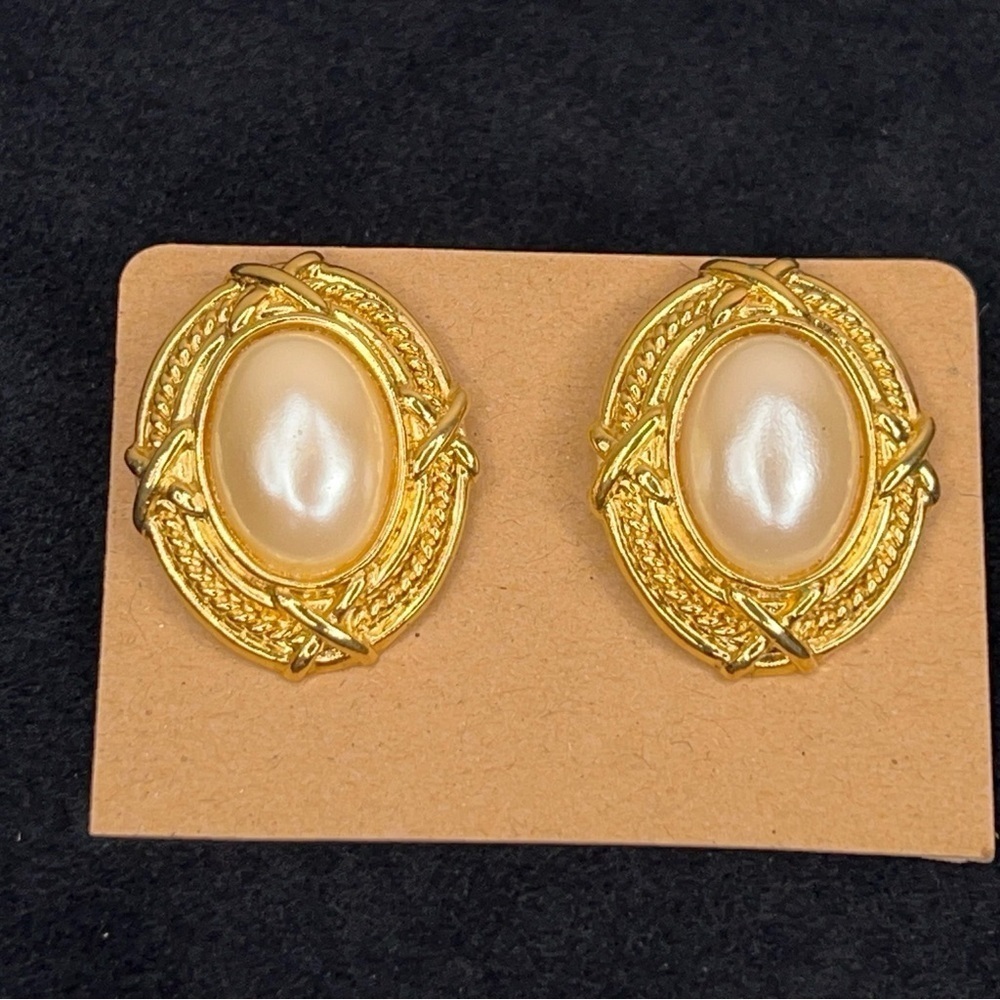 VINTAGE PEARL EARRINGS POST BACK GOLD IVORY WEDDING EVENT PARTY COCKTAIL GIFT - Picture 8 of 10